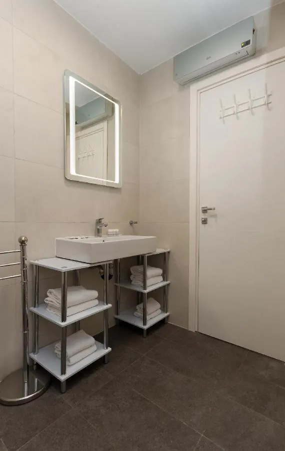 Lux Pool Suite Umago 0*,  Croazia