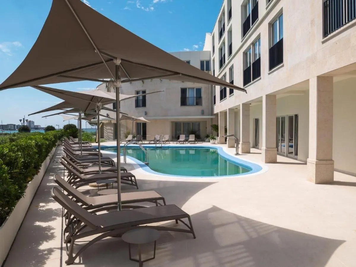 Lux Pool Suite Umag