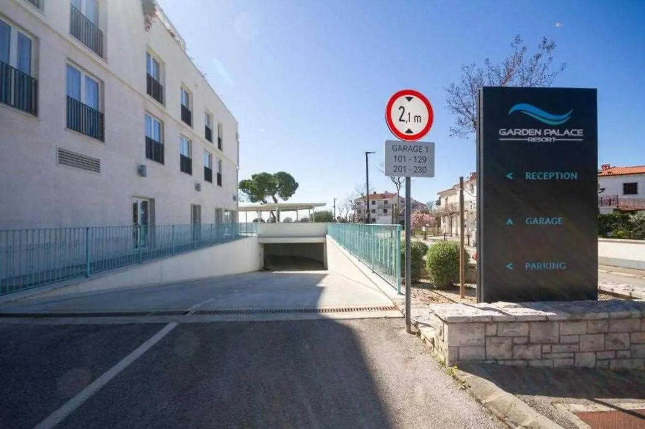 Lux Pool Suite Umag 0*,  Croatia