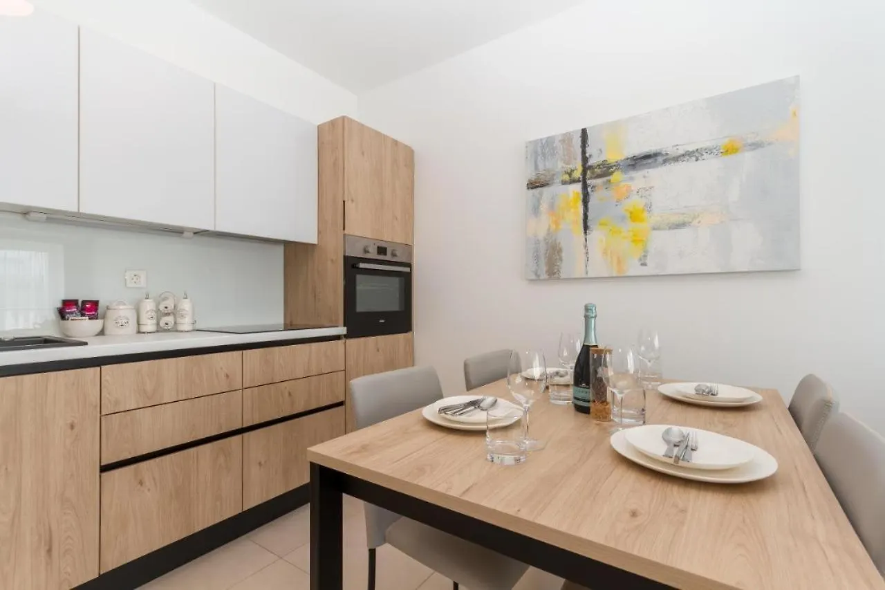 Lux Pool Suite Umag Apartment